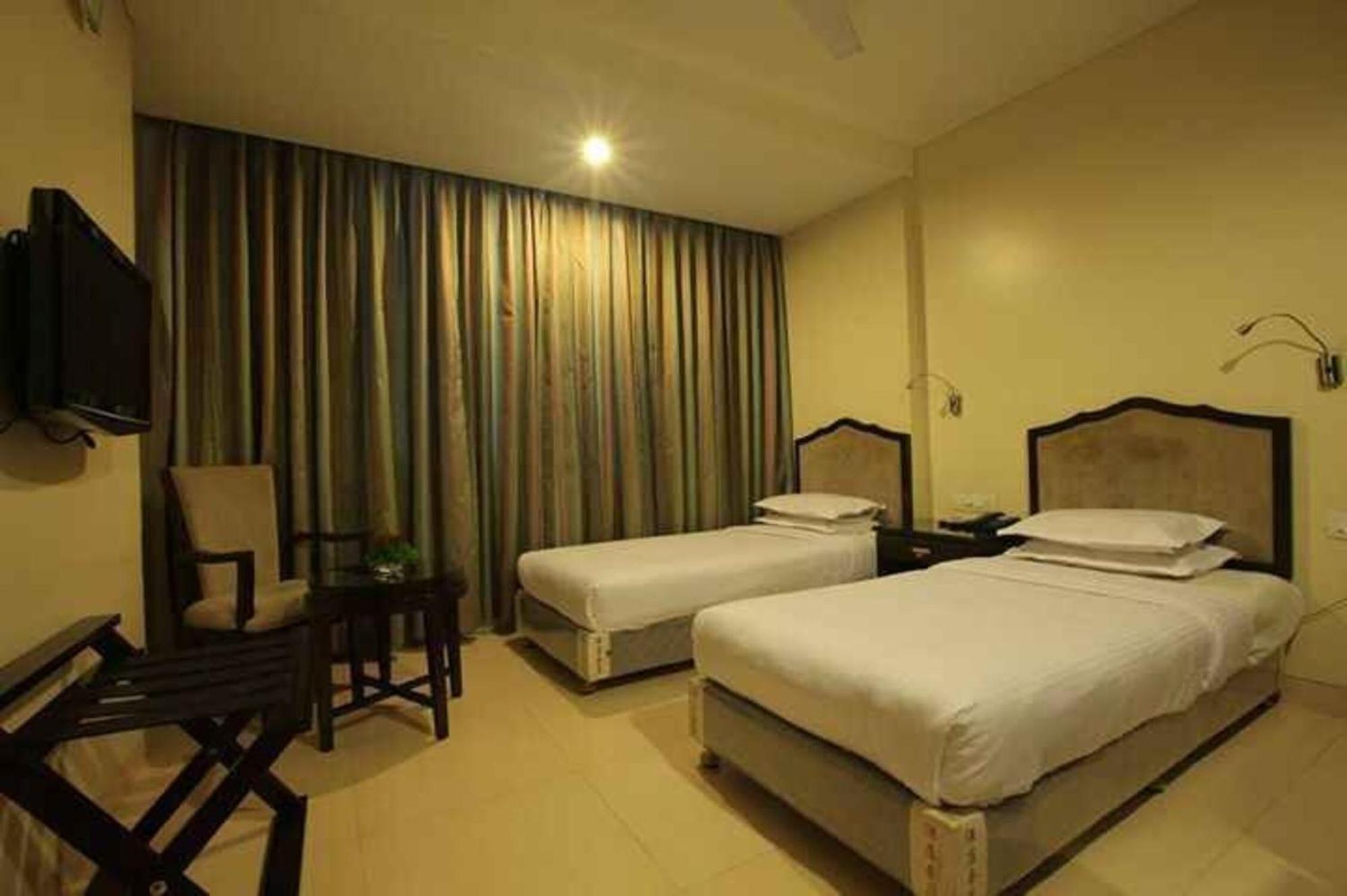 Hotel Ashoka, Pune Yerandwane المظهر الخارجي الصورة